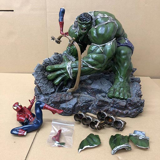 サイドショウ（Sideshow Collectibles）社が製造した「ハルク vs スパイダーマン」の限定ジオラマスタチュー